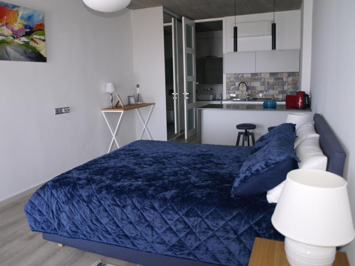 Miros Mare Apartment *
